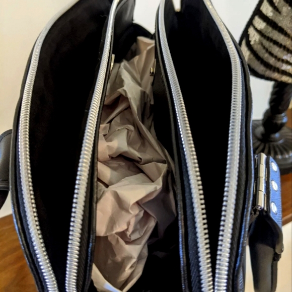 Kenneth Cole reaction Women's Shoulder Bag. - Picture 4 of 7